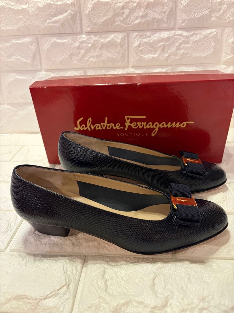 #美品Salvatore Ferragamo 型押しレザー ブラックパンプス#7