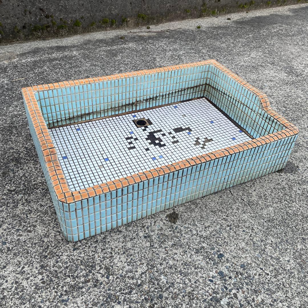 ガーデンシンク 水色と白のタイル