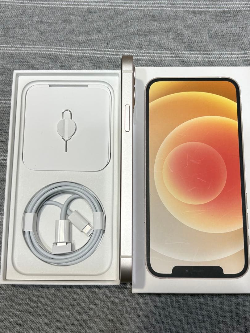 Apple iPhone12 本体　ホワイト 64GB