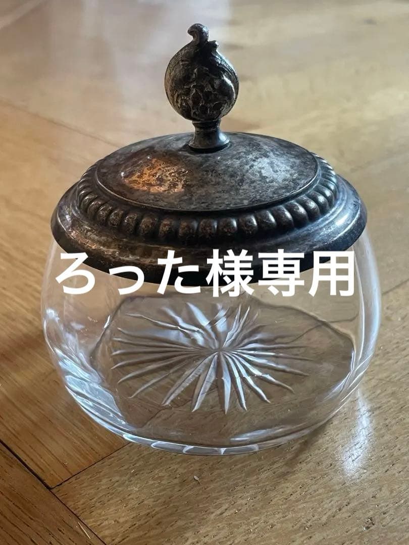 フランス蚤の市の繊細なガラス小物入れ(ボンボニエール)