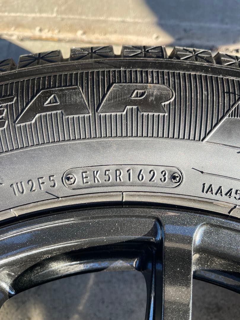 80系ハリヤー スタッドレス 17インチホイール付き 1シーズンのみバリ溝