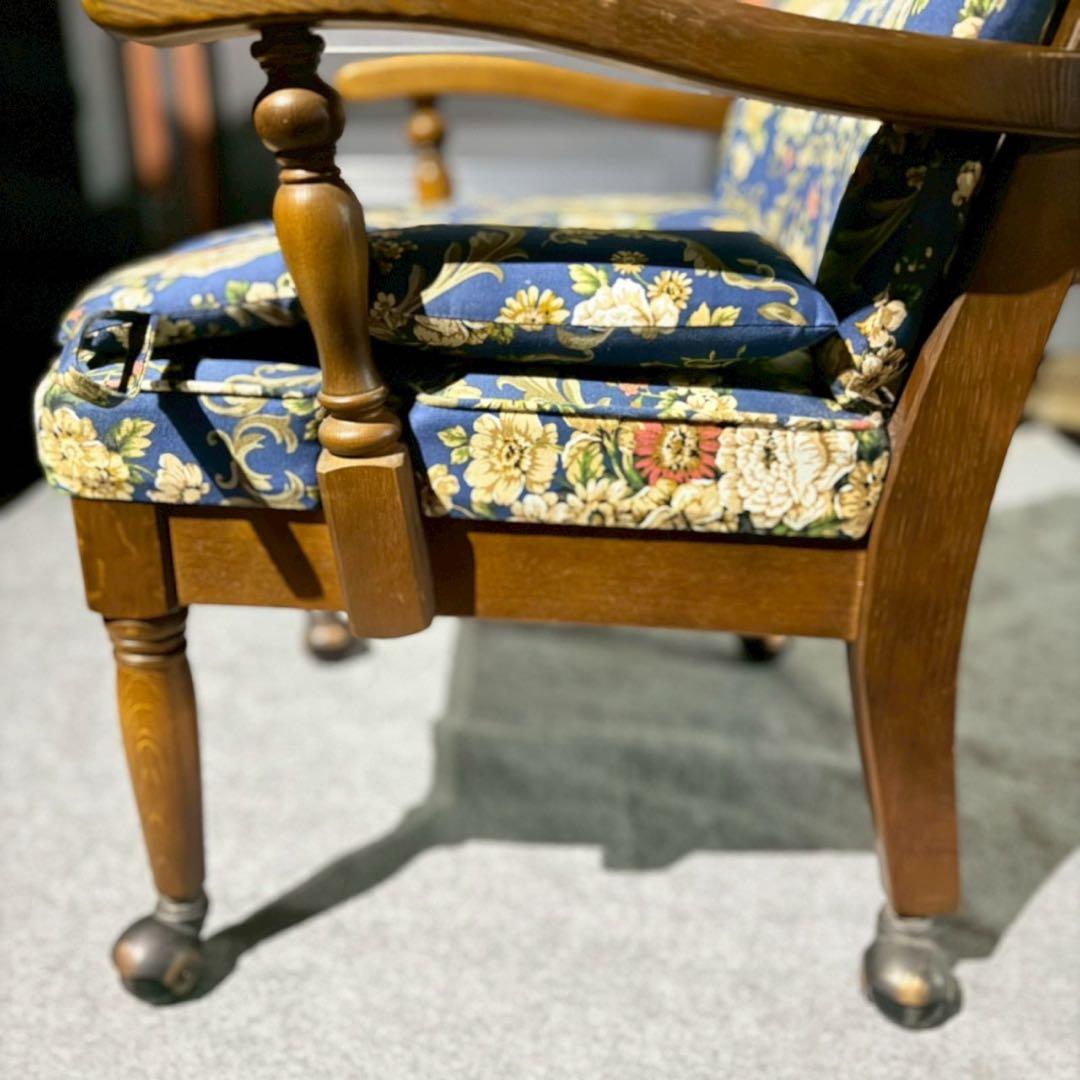 【飛騨産業 キツツキ】花柄 木製アームチェア クラシックチェア① キャスター付き