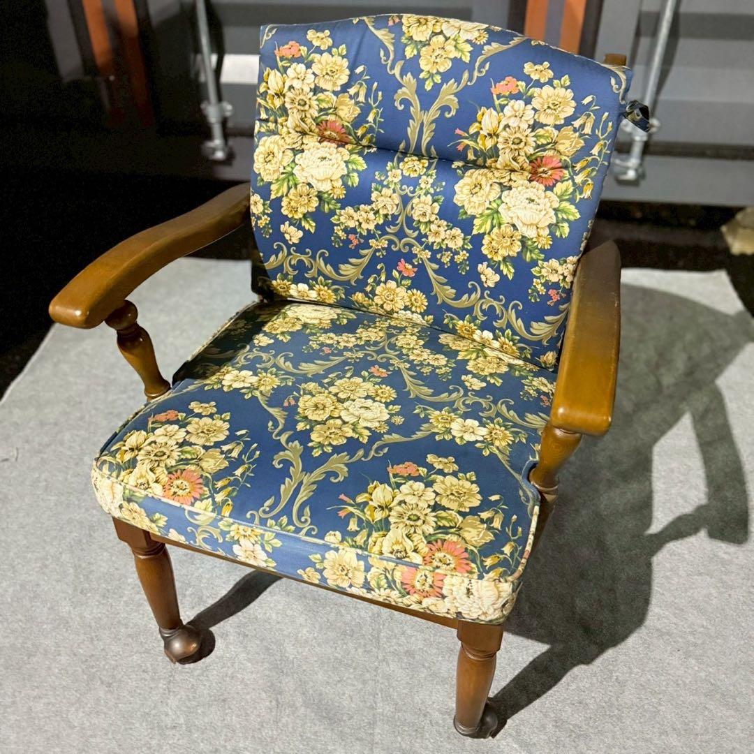 【飛騨産業 キツツキ】花柄 木製アームチェア クラシックチェア① キャスター付き