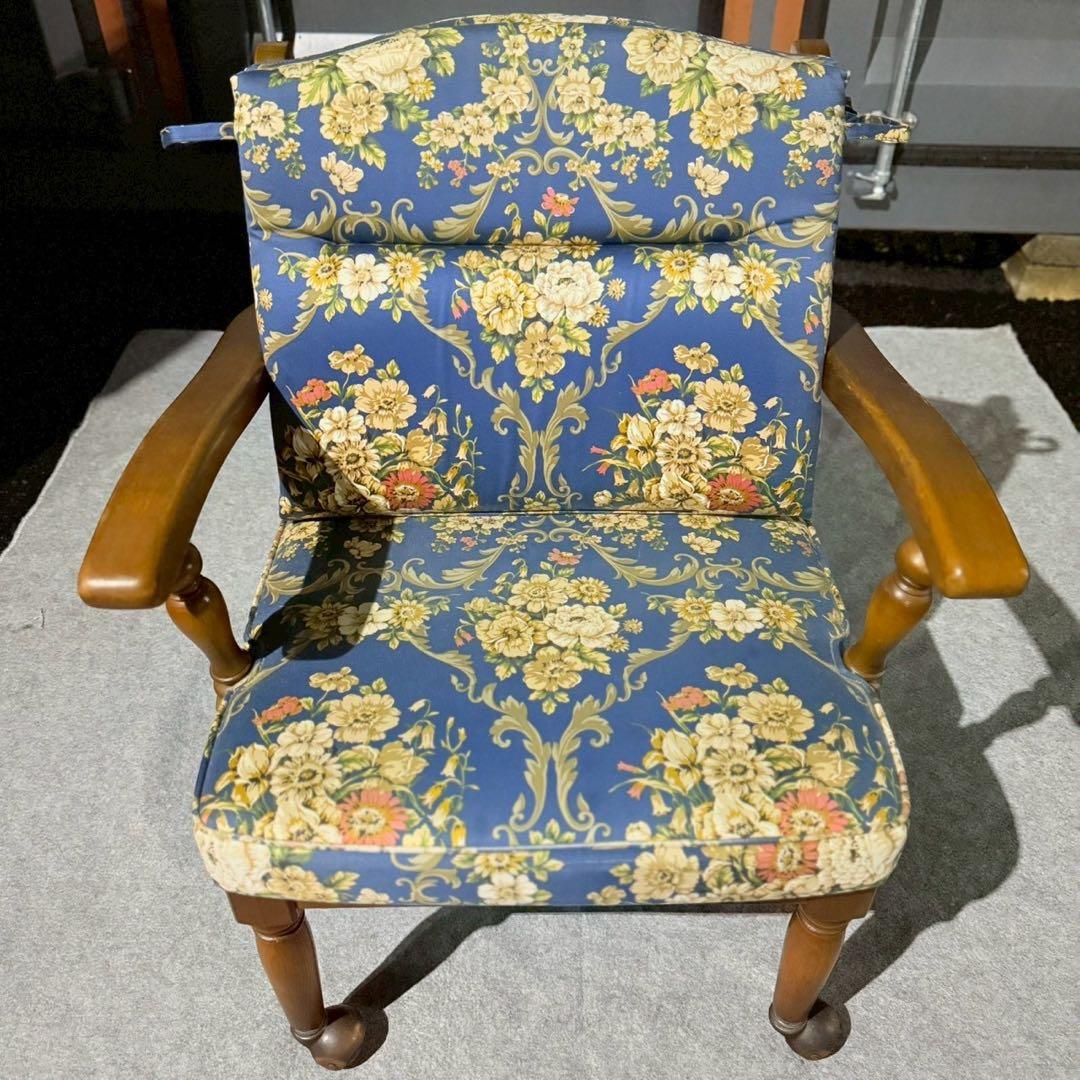 【飛騨産業 キツツキ】花柄 木製アームチェア クラシックチェア① キャスター付き