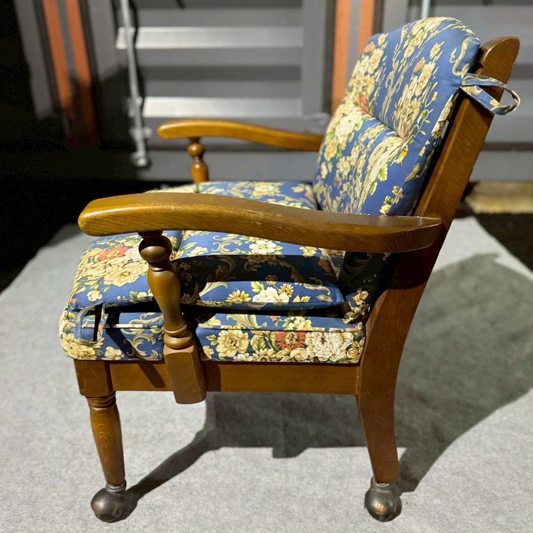 【飛騨産業 キツツキ】花柄 木製アームチェア クラシックチェア① キャスター付き