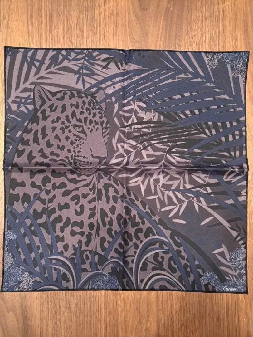 Cartier スカーフ　非売品‼️