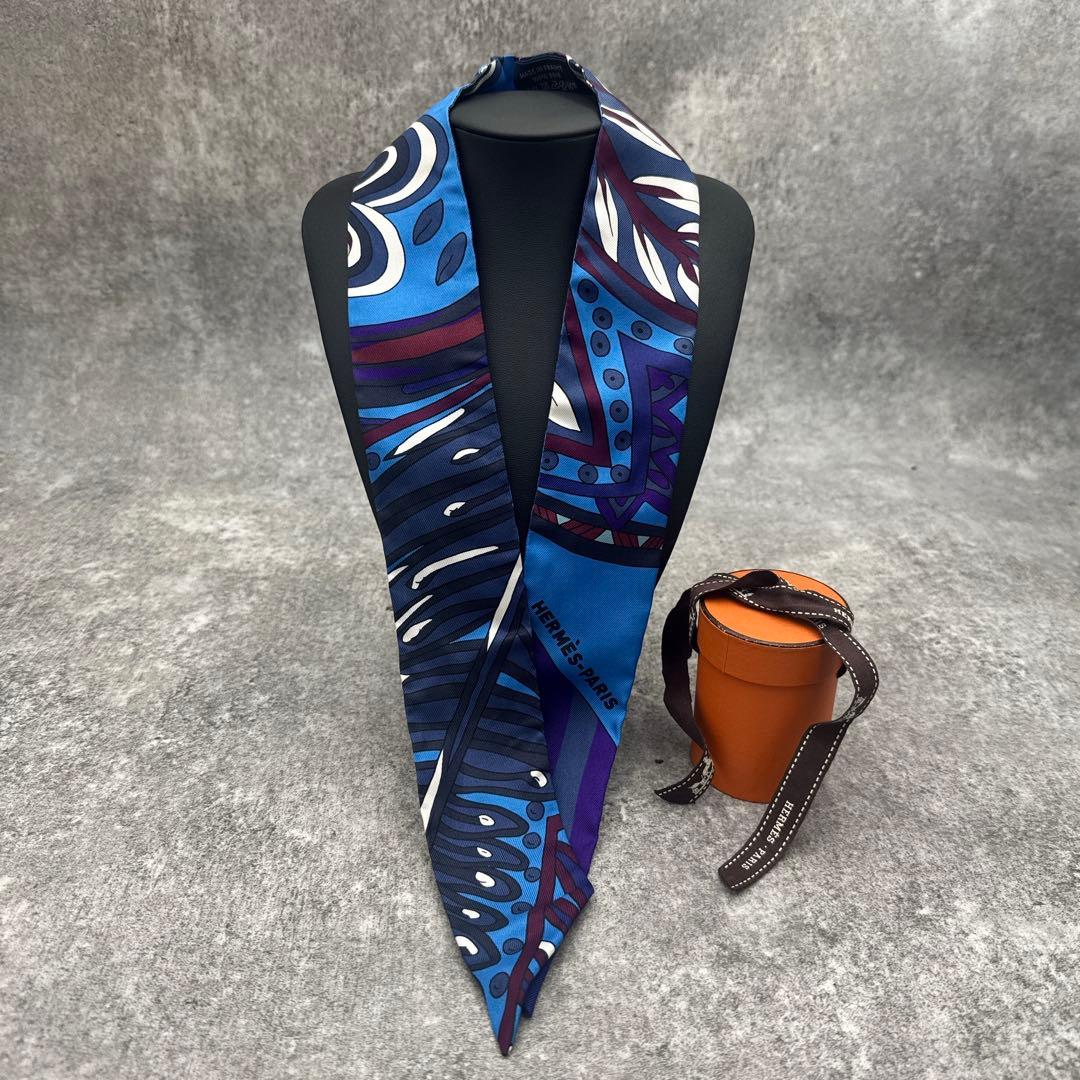 HERMÈS ツイリー　シルクスカーフ マハラニの庭　青紫 箱付き