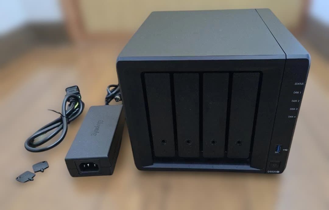Synology DS920+ NAS 4ベイ
