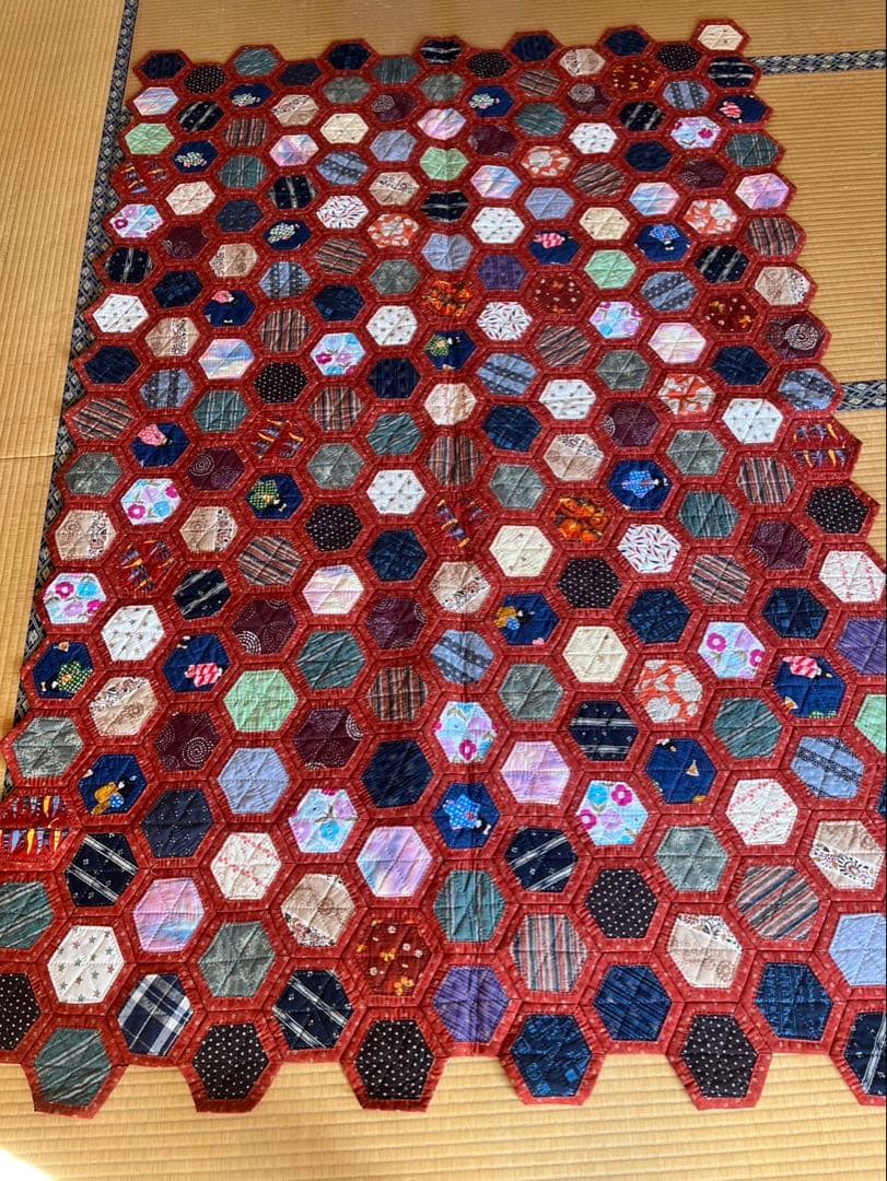 未使用品　未使用品　ハンドメイド　キルト　六角形パッチワークキルト 210cm