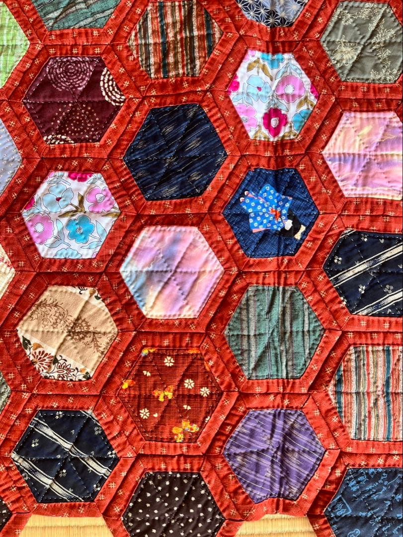 未使用品　未使用品　ハンドメイド　キルト　六角形パッチワークキルト 210cm