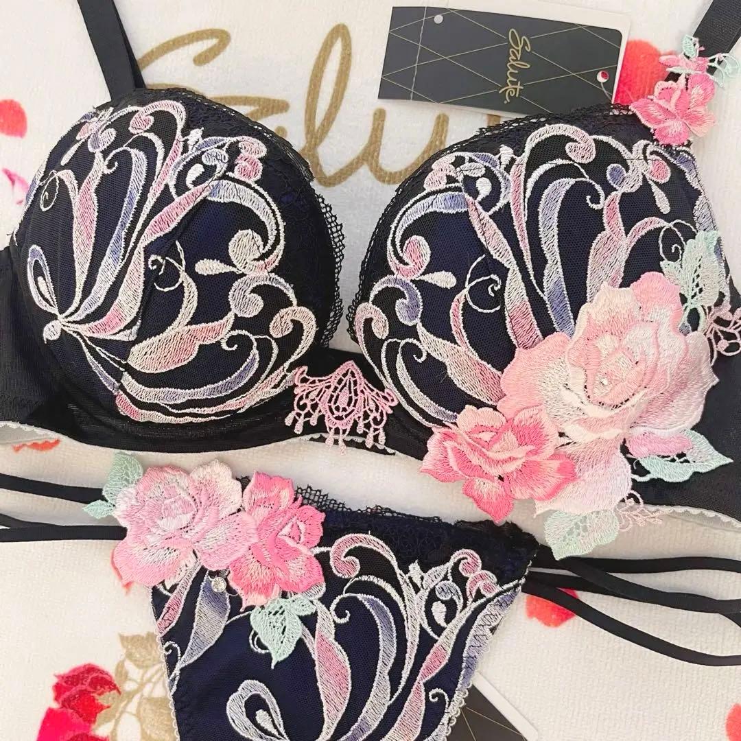 ワコール　サルート ブラジル 66G　BL フロントエックスブラ　ソング　M