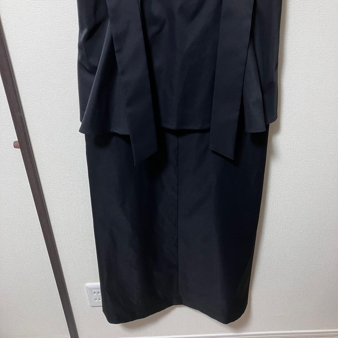 【美品】24年　ルフィル LE PHIL Vネック　ワンピース　黒　日本製