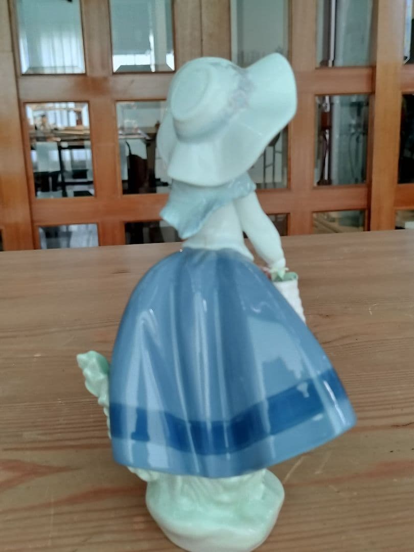 リヤドロ人形　LLADRO きれいな花ばかり　＃5222　フィギュリン