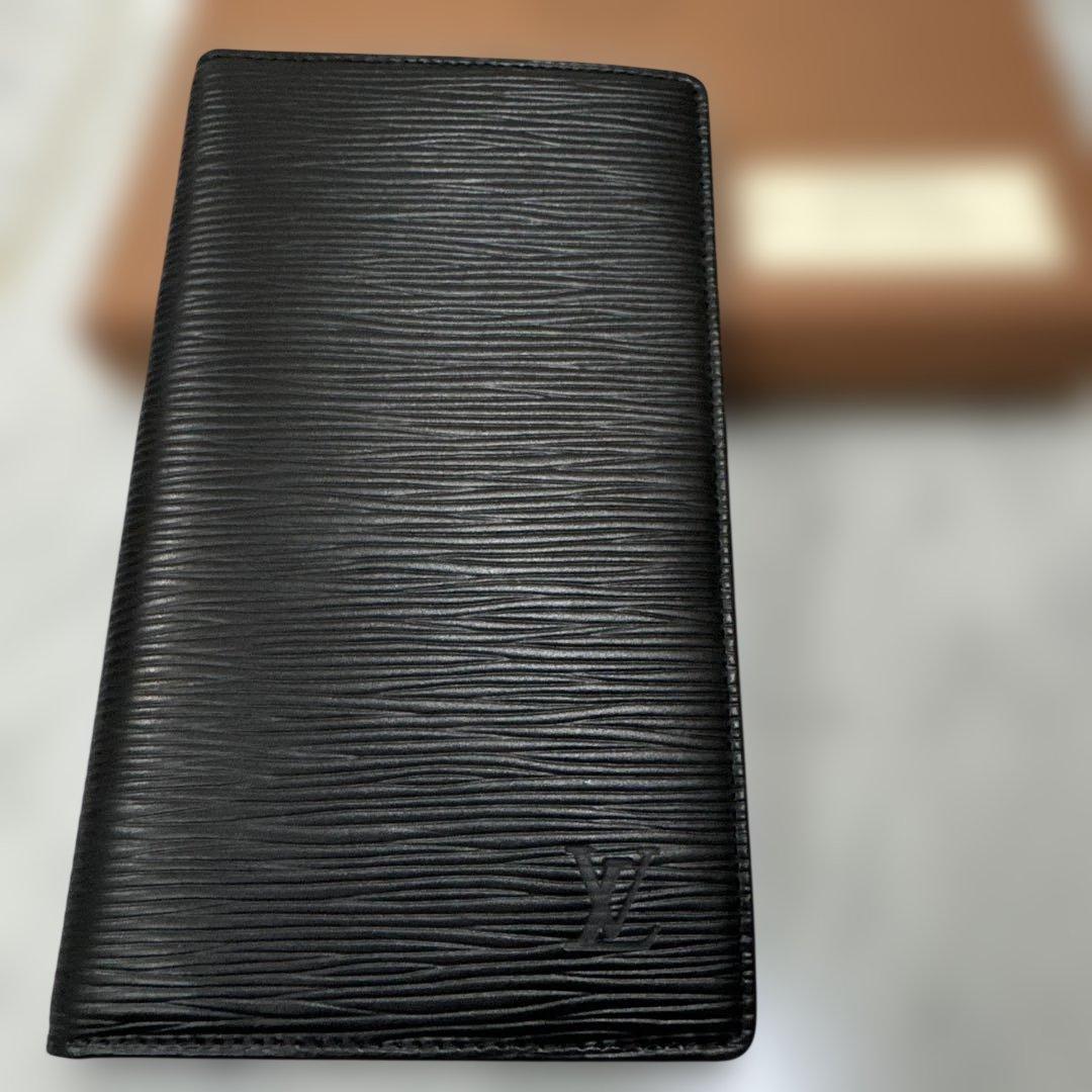 Louis Vuitton エピレザー ブラック長財布　カードケース