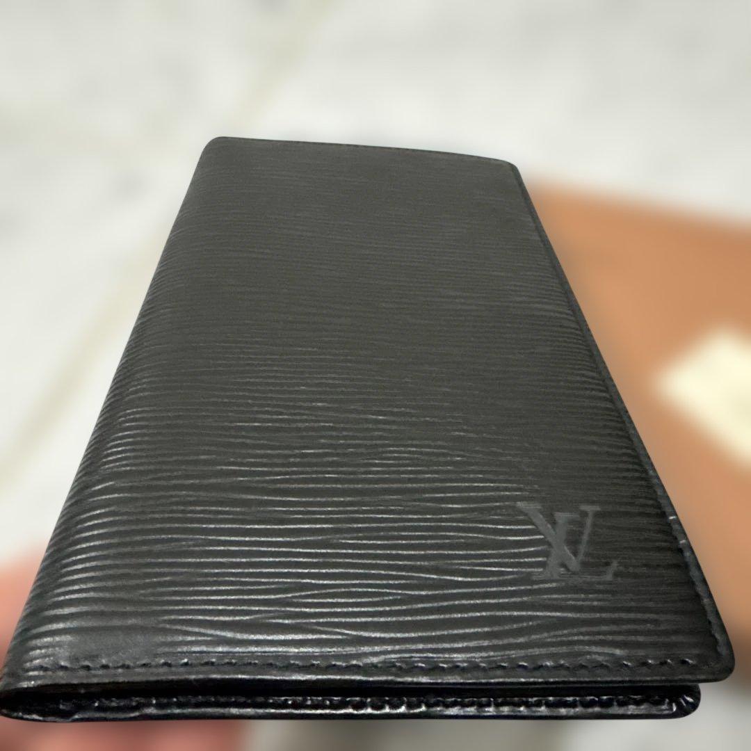 Louis Vuitton エピレザー ブラック長財布　カードケース