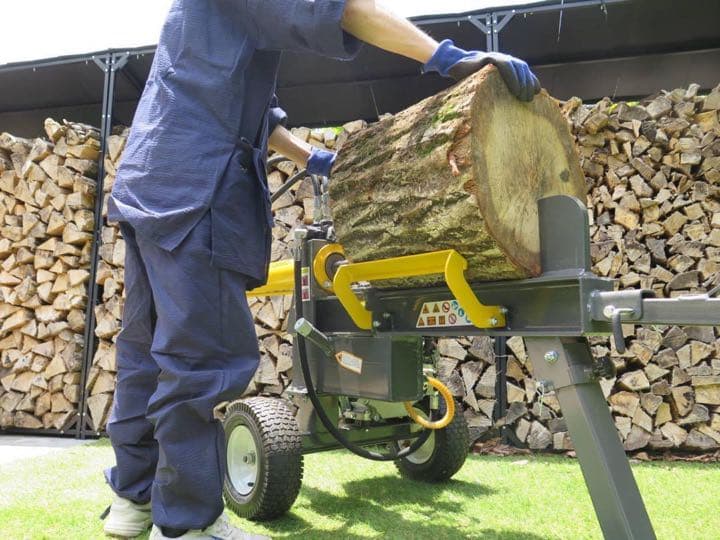 送料無料　到着後すぐに作業　女性にも扱いやすい新型薪割り機　18トン