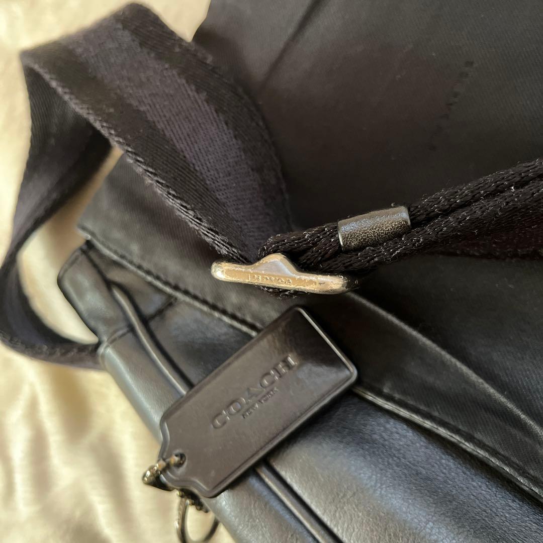 coachコーチ メッセンジャーバッグ ロゴ型押し 斜め掛け レザー