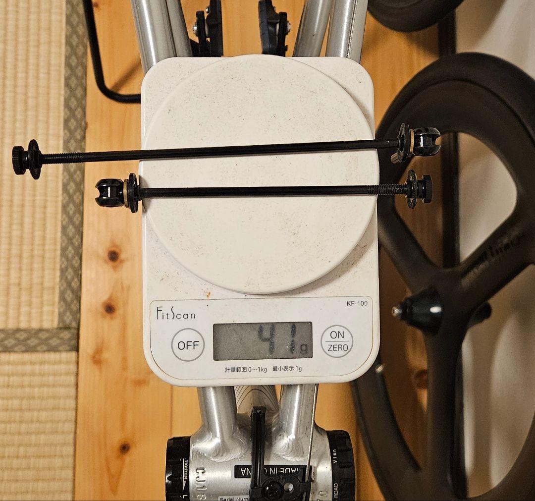 Kitt design 451 Carbon ホイールフロントリア