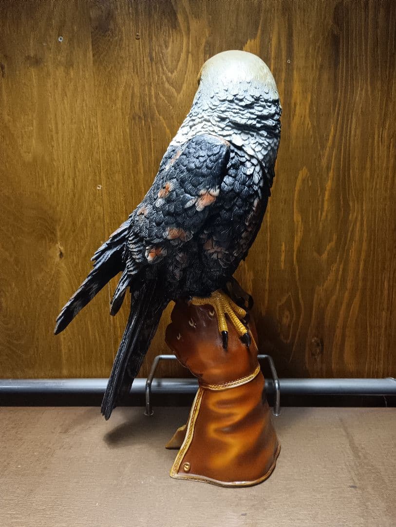 鷹の置物