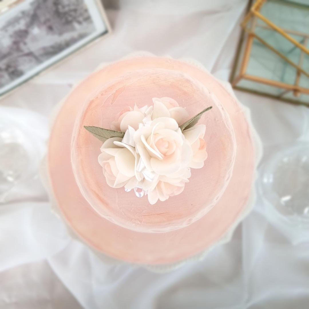 ほんのりピンクのバラのクレイケーキ
