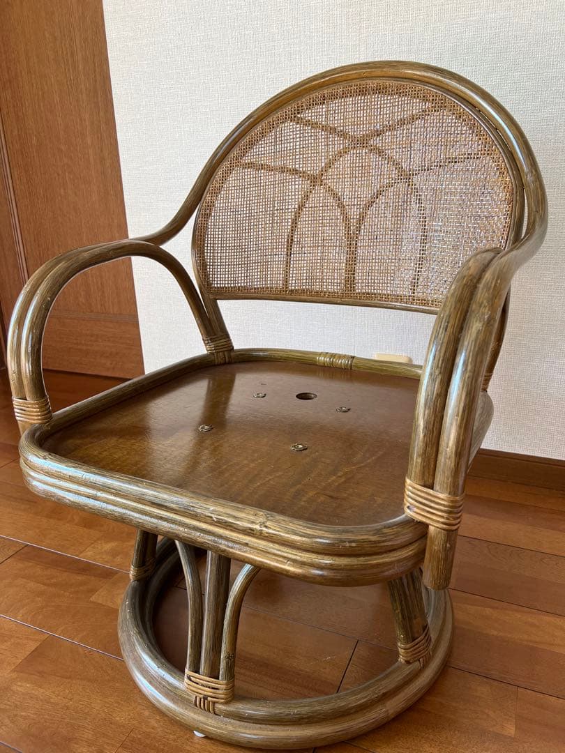昭和レトロ　藤の回転式椅子