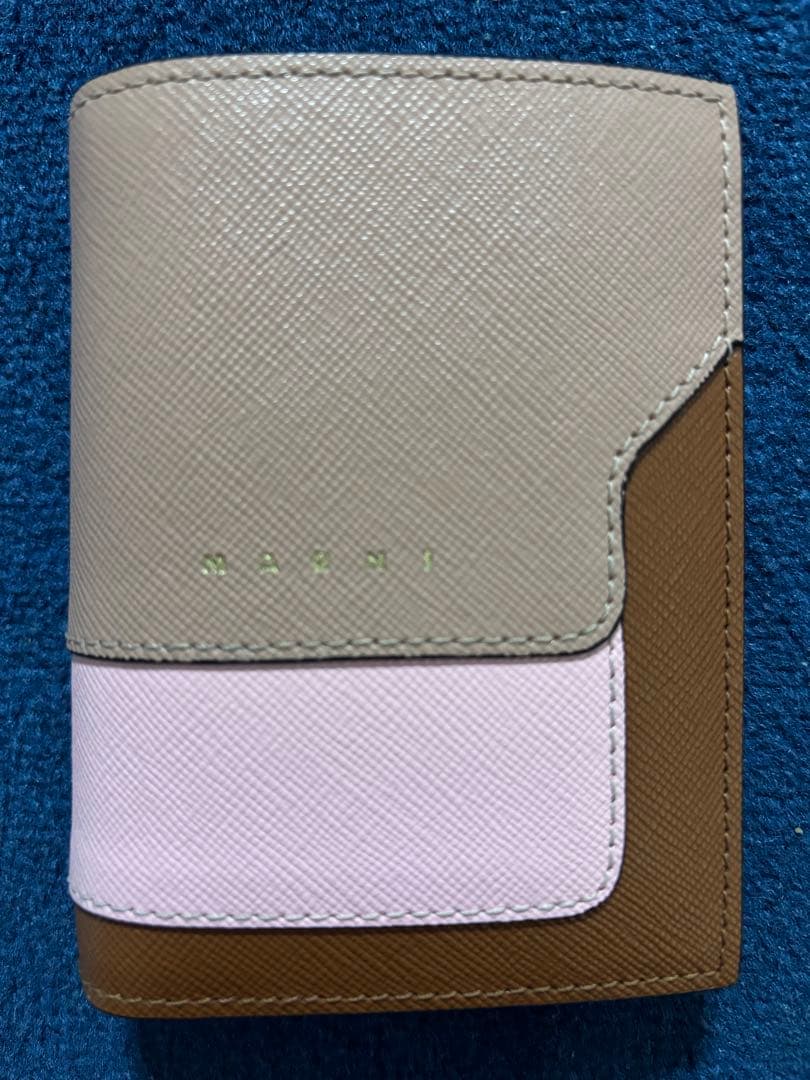 MARNI二つ折り財布 ピンク/ブラウン かわいい　希少色！！ひと月のみの使用！