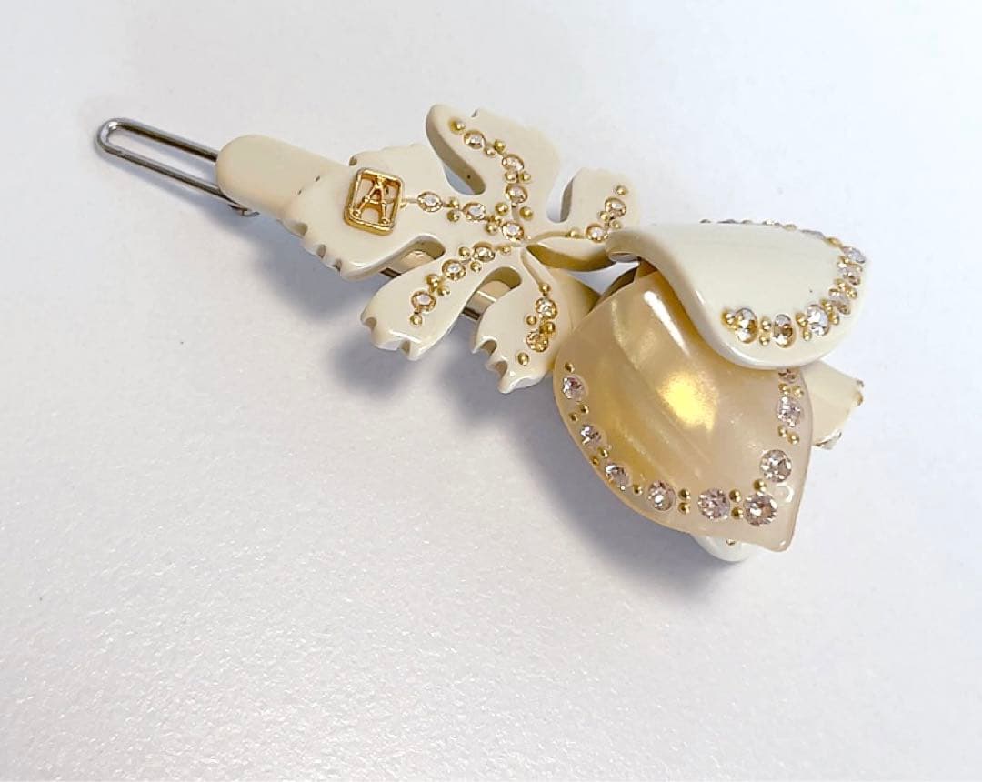 アレクサンドルドゥパリ　ヘアピン　ベージュ　つぼみ　スワロフスキー　キラキラ