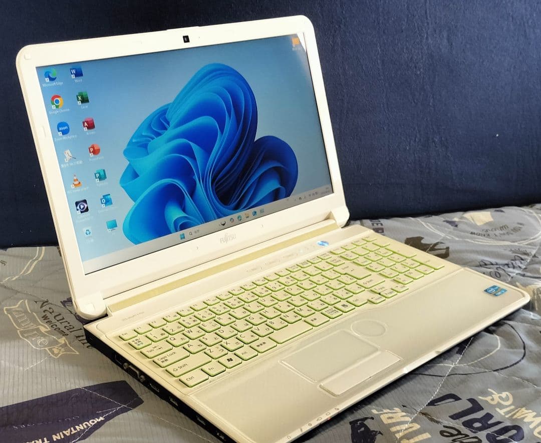 2月23日迄お値下　富士通CPUi3 メモリ8GB Office2021筆まめ等