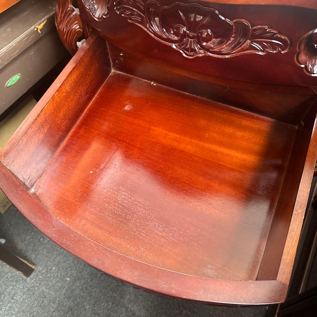 マホガニー　彫刻装飾付き木製チェスト 5引き出し