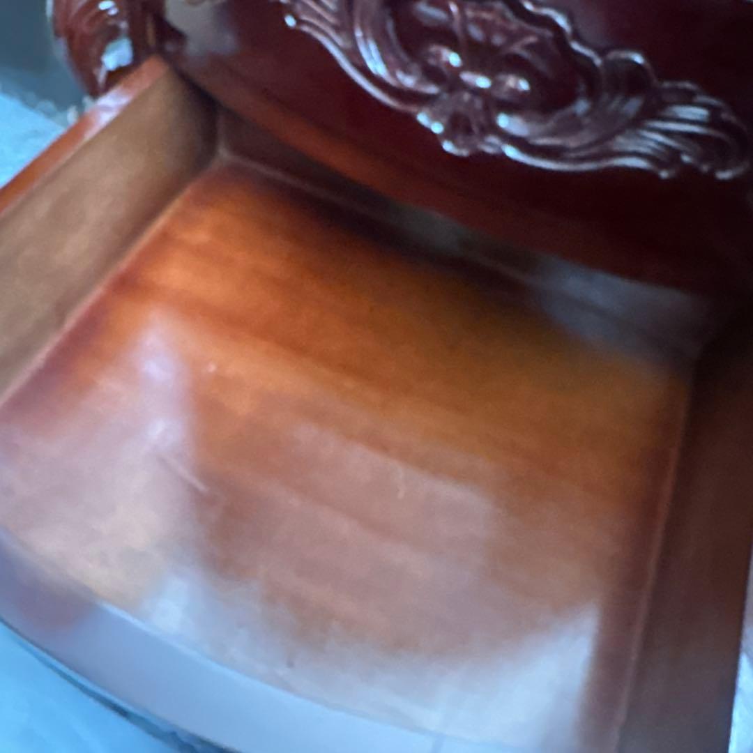 マホガニー　彫刻装飾付き木製チェスト 5引き出し