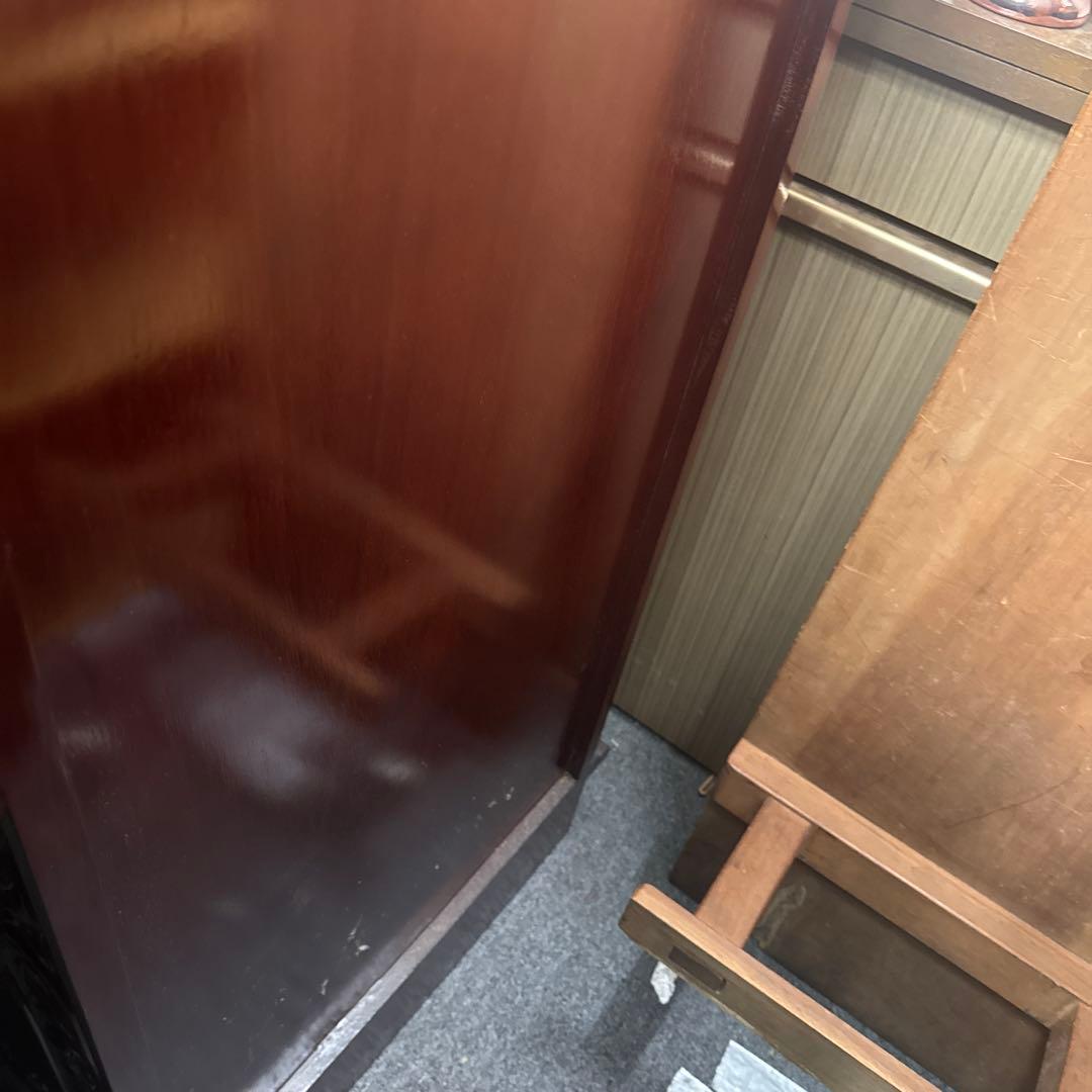 マホガニー　彫刻装飾付き木製チェスト 5引き出し