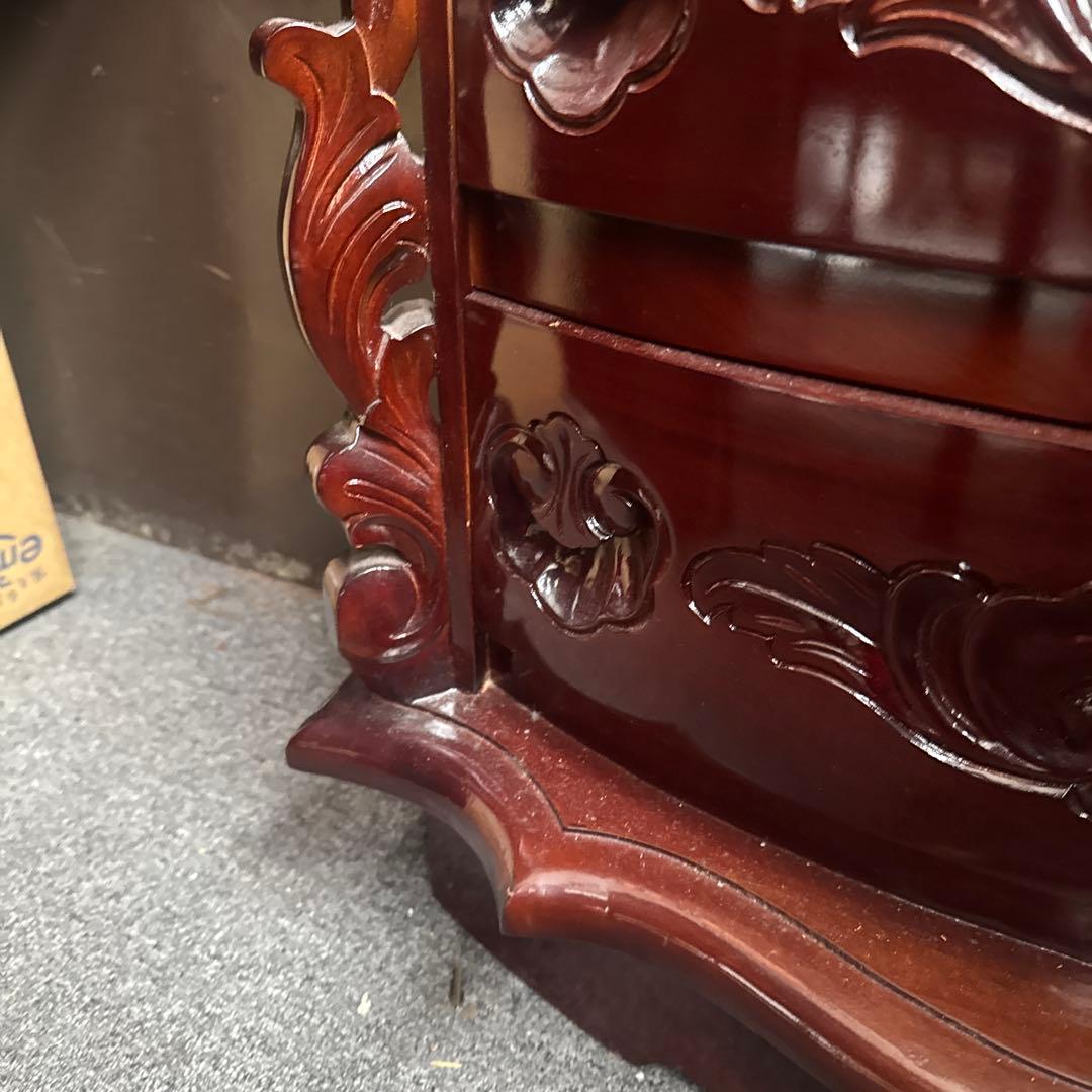 マホガニー　彫刻装飾付き木製チェスト 5引き出し