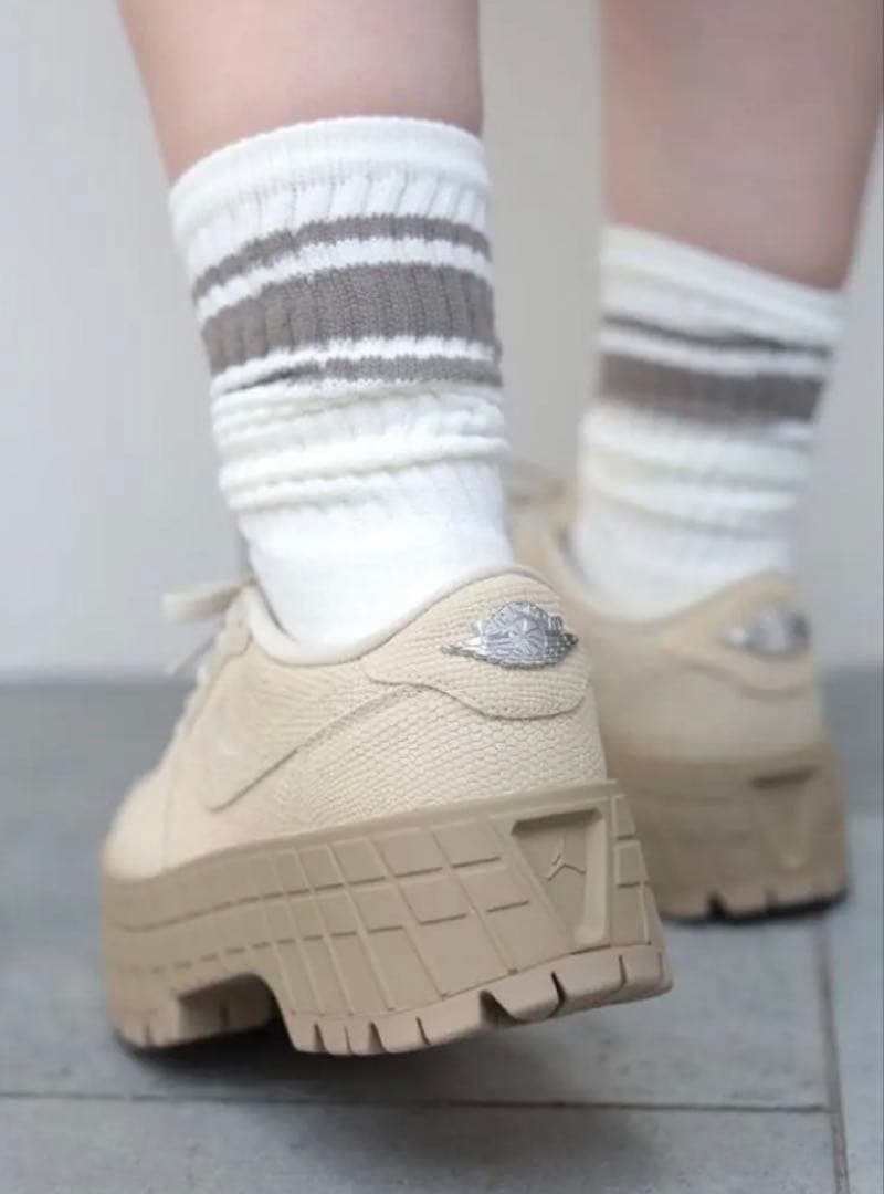 新品 ナイキ ウィメンズ エアジョーダン1 ブルックリン ロー 24.0㎝