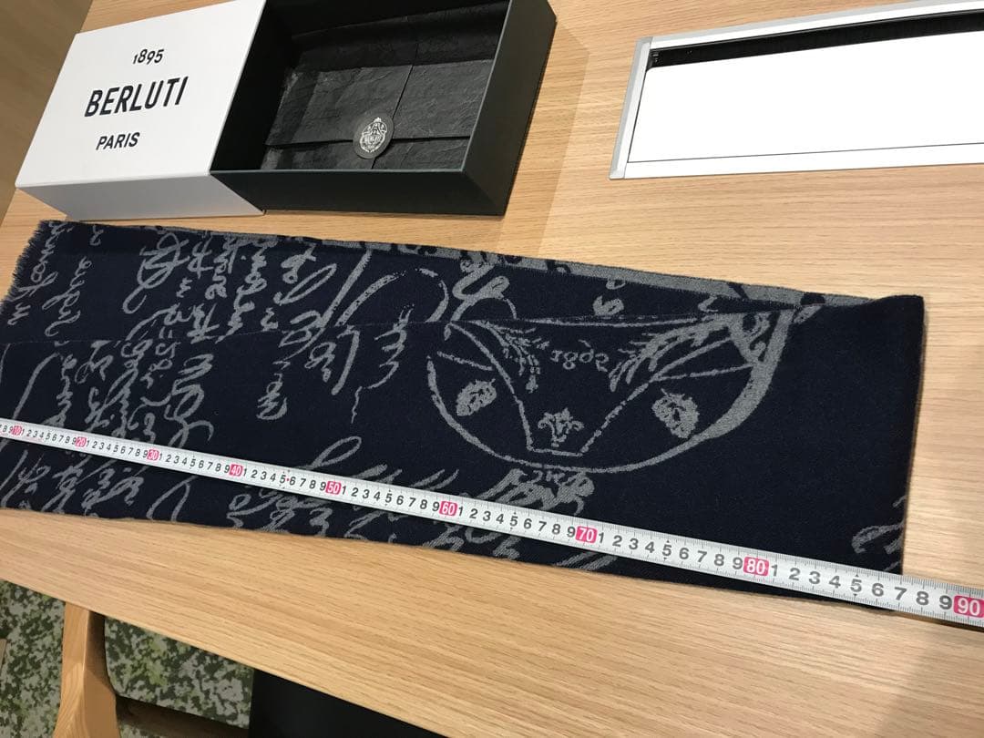 BERLUTI ネイビー マフラー カリグラフィー