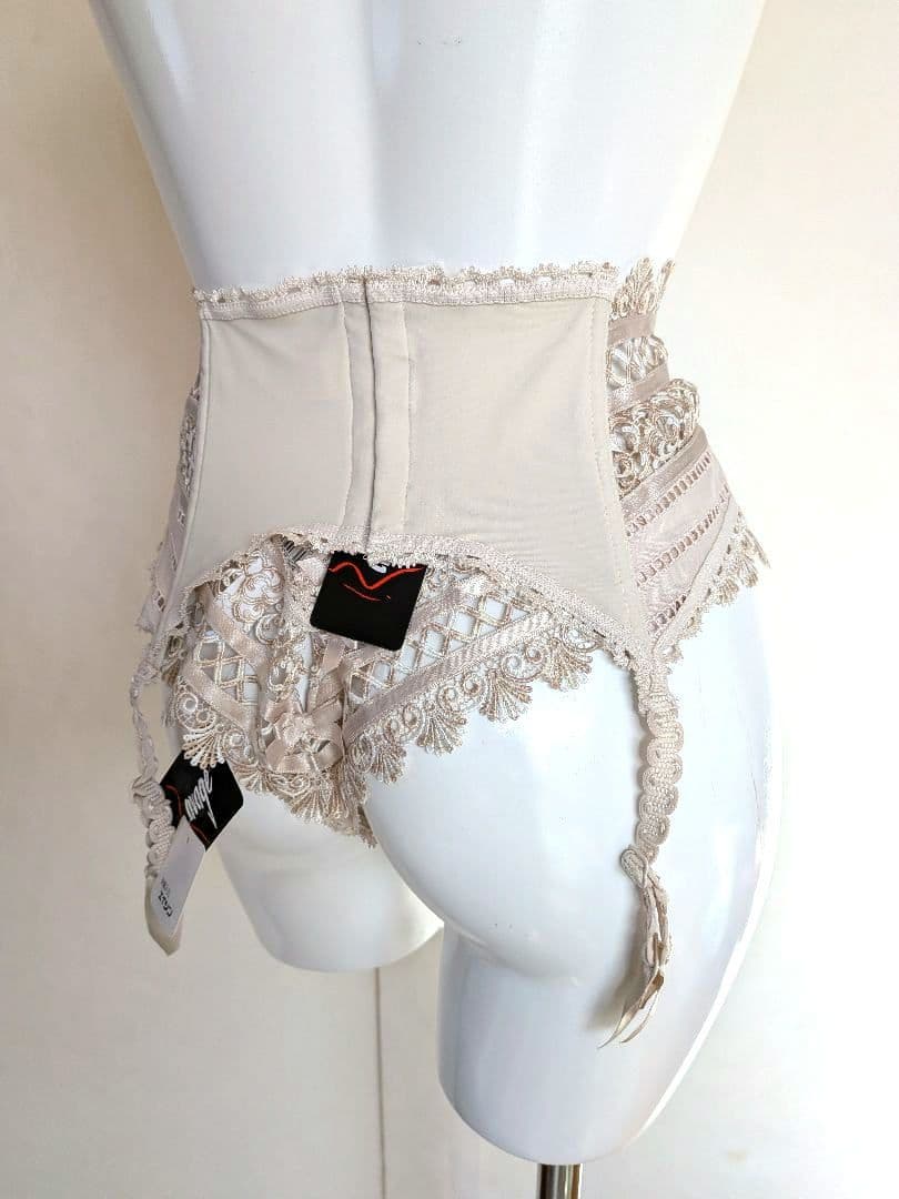 フランス高級ランジェリー　Ravage　ブラ　タンガ　ガーターベルト　セット