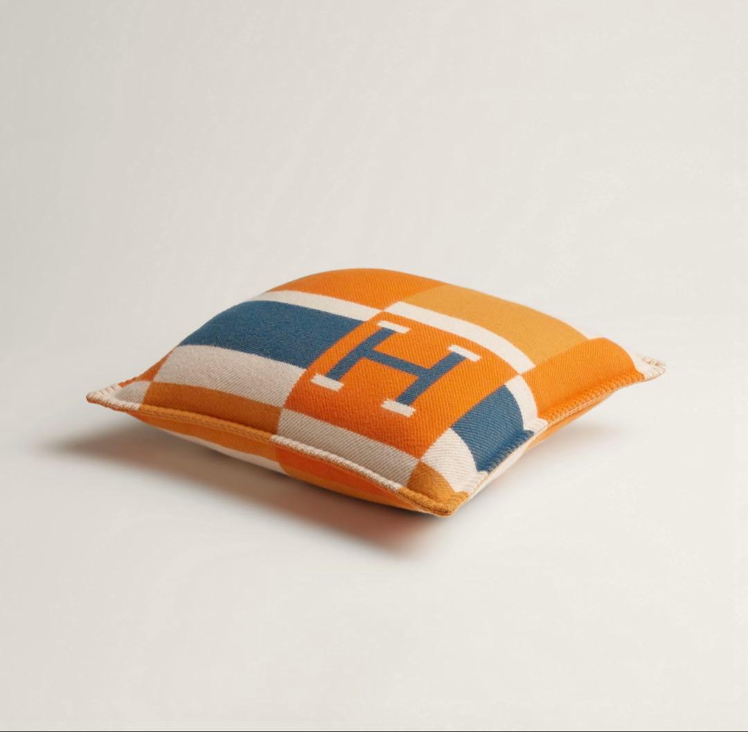 Hermès オレンジチェッククッション