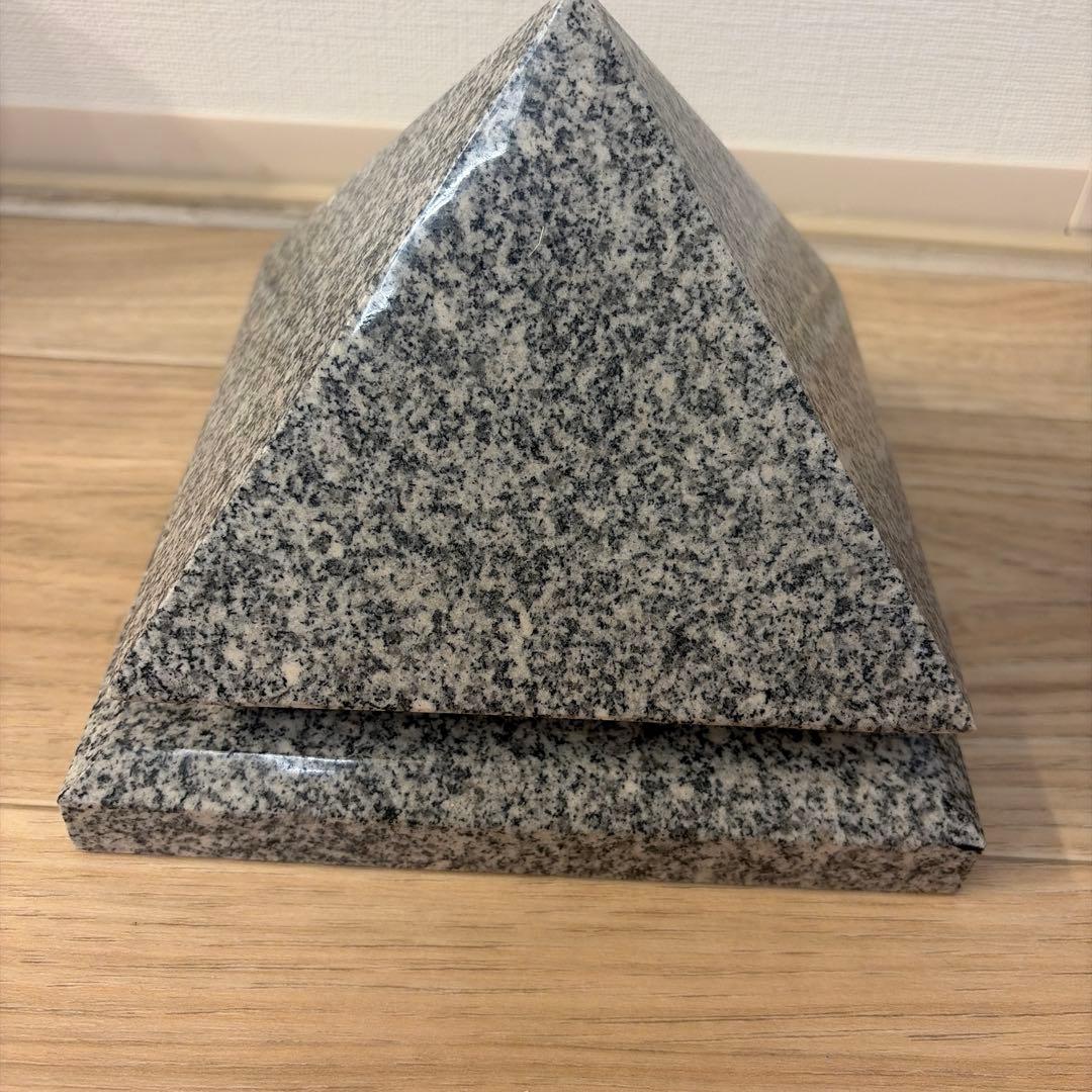 石の吉報ピラミッド△ 1個　大島石