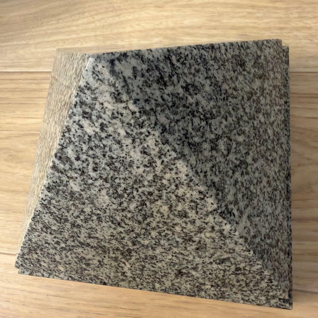 石の吉報ピラミッド△ 1個　大島石