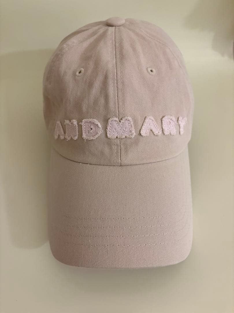 ANDMARY 刺繍ロゴ ベージュキャップ