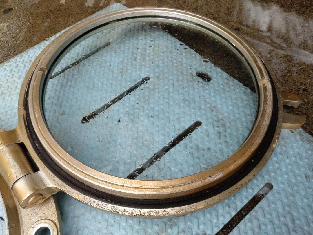 船の窓 アルミ製