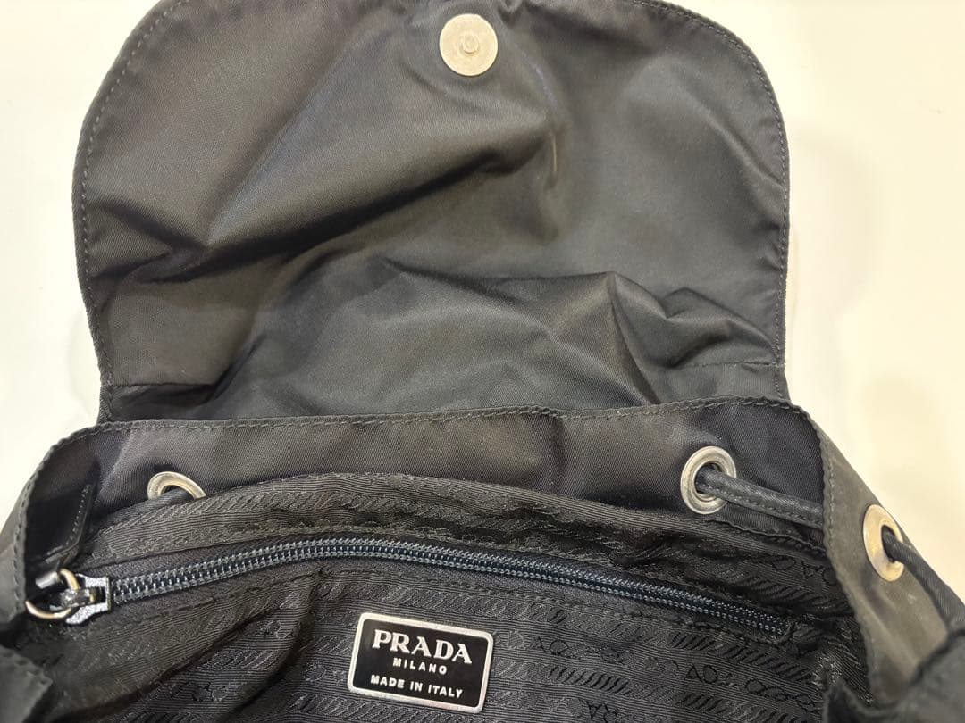 プラダ バックパック　黒ナイロン