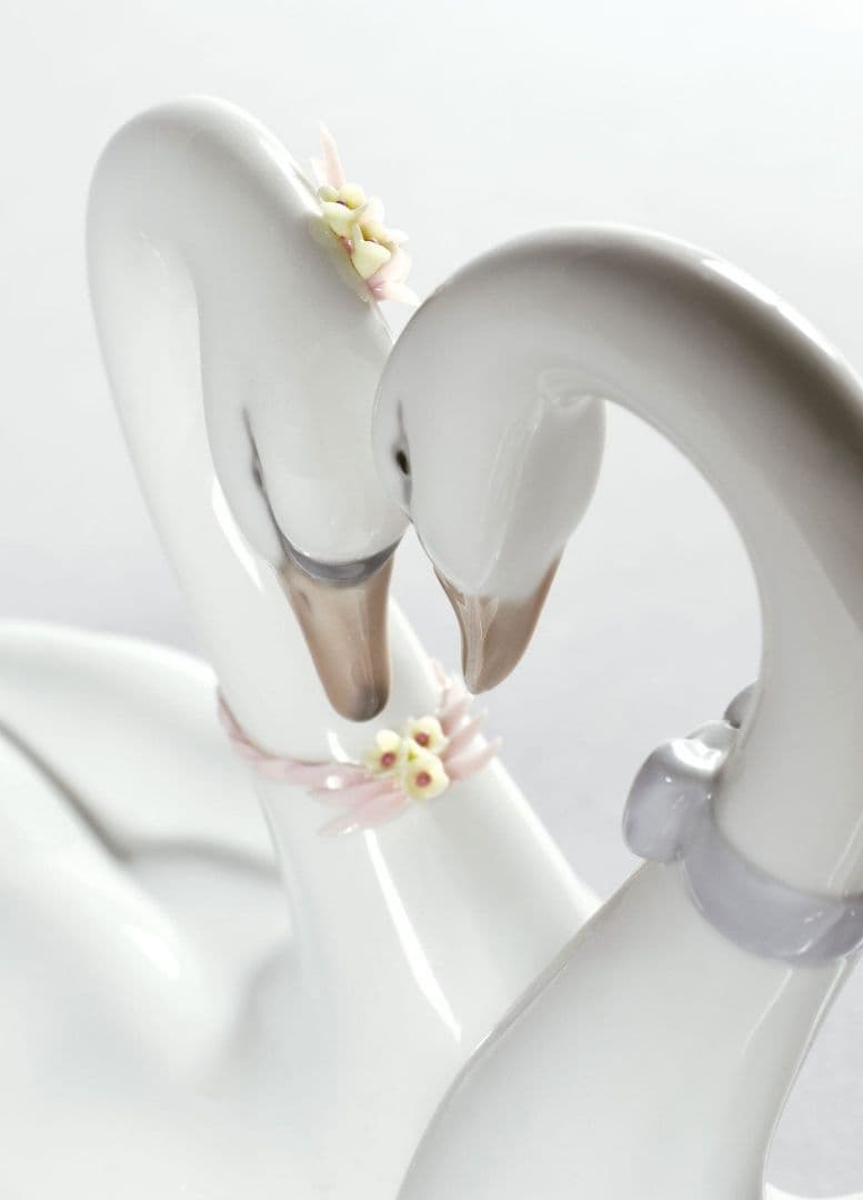 大人気リアドロ新品♡選んだ相手に生涯の愛をささげる白鳥の置物♡エンドレスラブ
