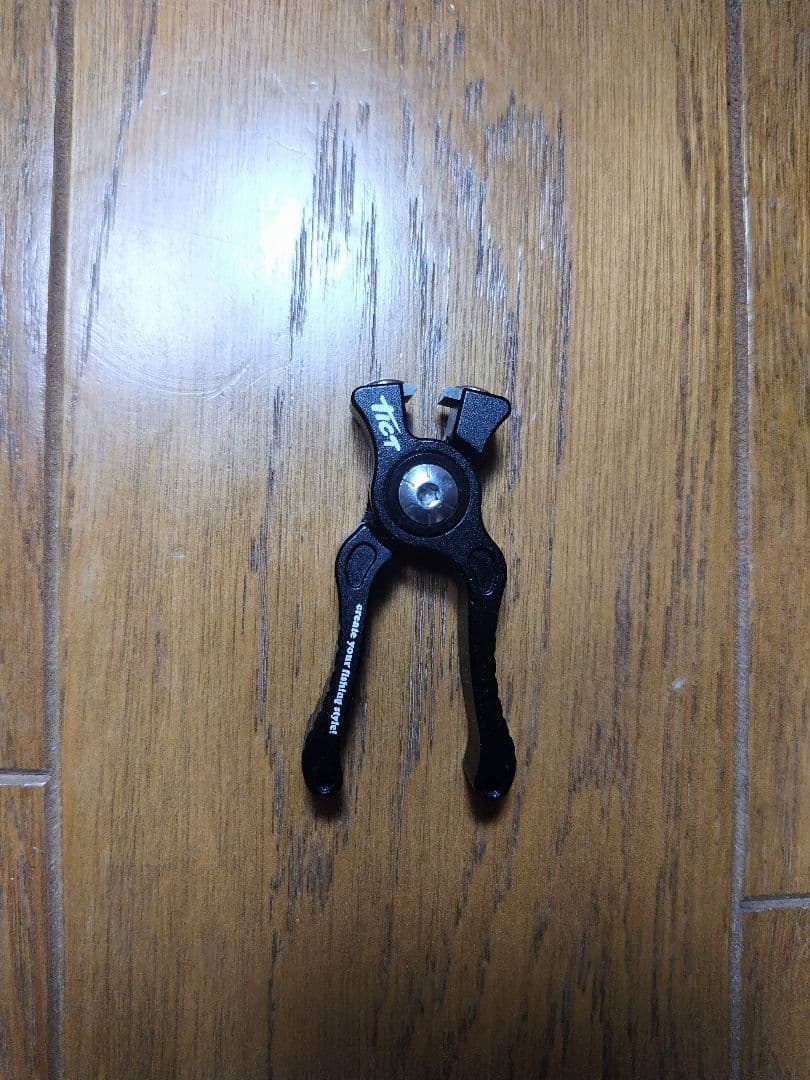 DAIWAケース【ワーム、メバルルアー 他入り】＋エギケース【エギ8本入り】