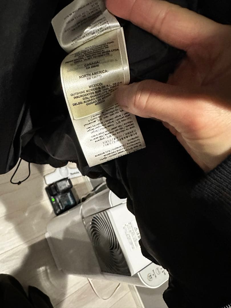 FENDI ブラック ダウンジャケット フード付き