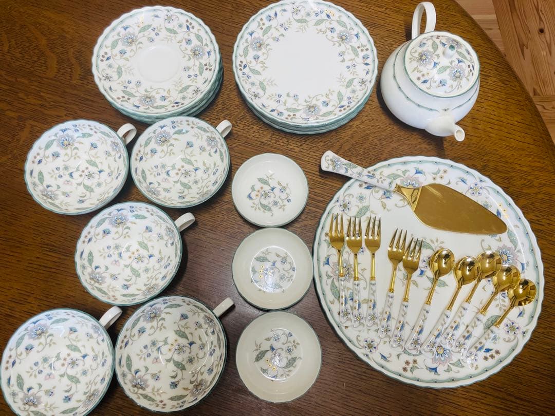 ノリタケ　ボーンチャイナ