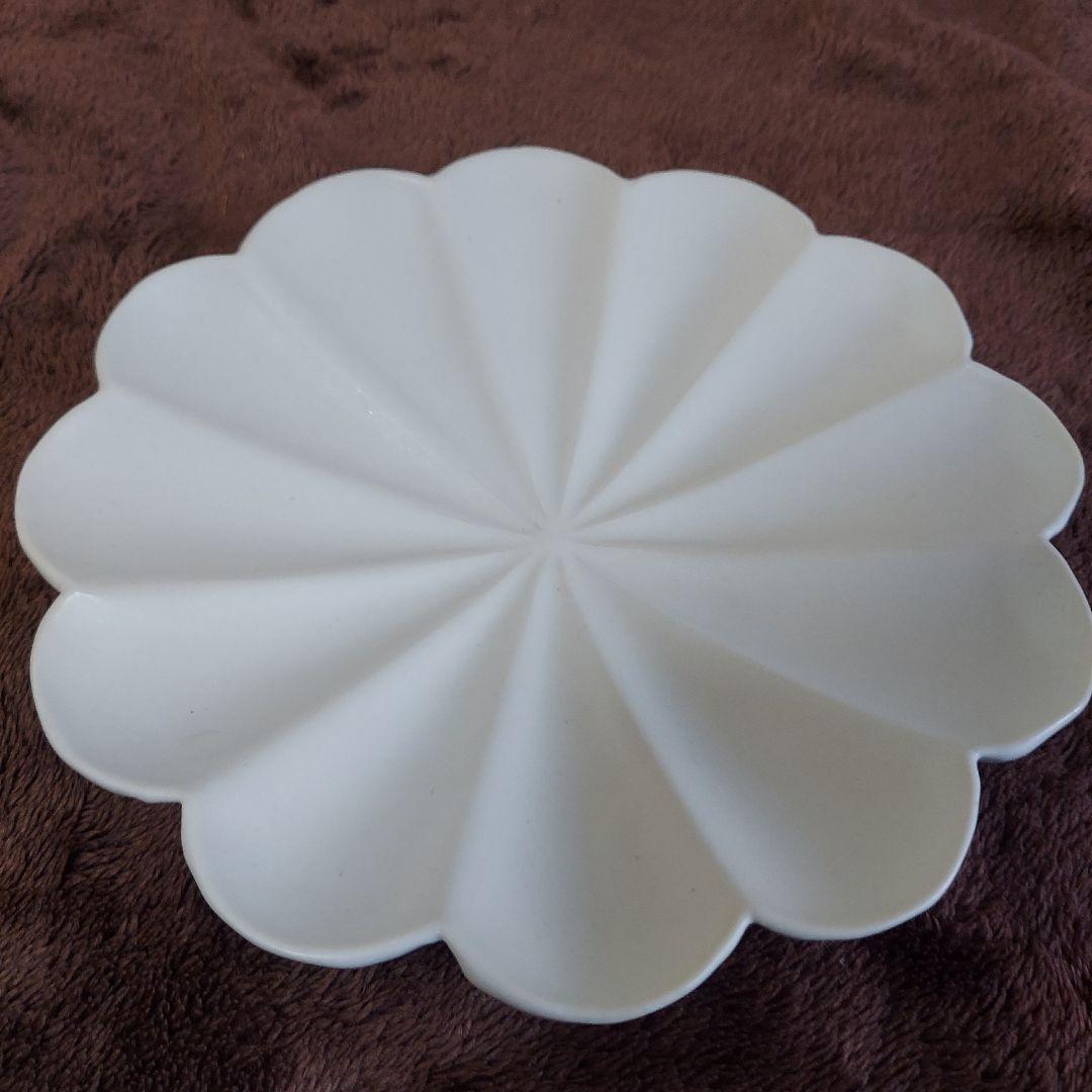 臼杵焼 輪花十二弁浅鉢 白 計８枚 新品３枚 使用済５枚 セット
