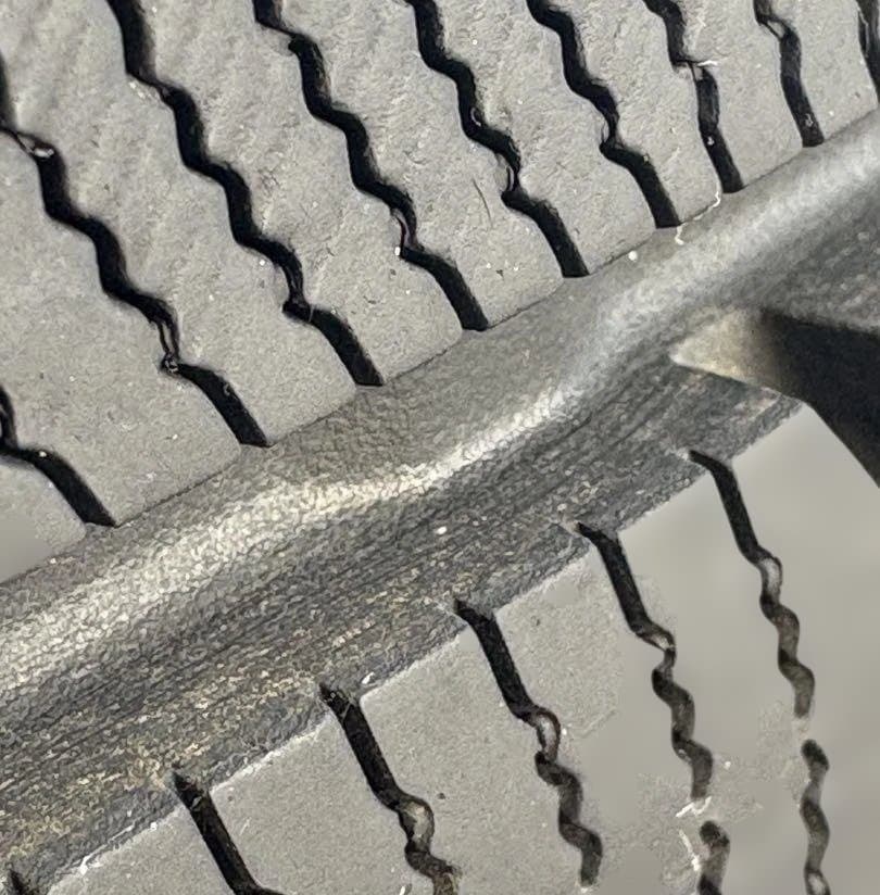 ②ヨコハマ スタッドレスタイヤ 205/55R16