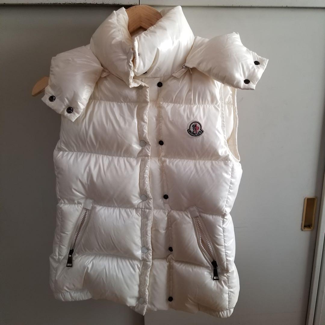 破格値価格　モンクレール　白ダウンベストフード付き　人気デザイン　正規品