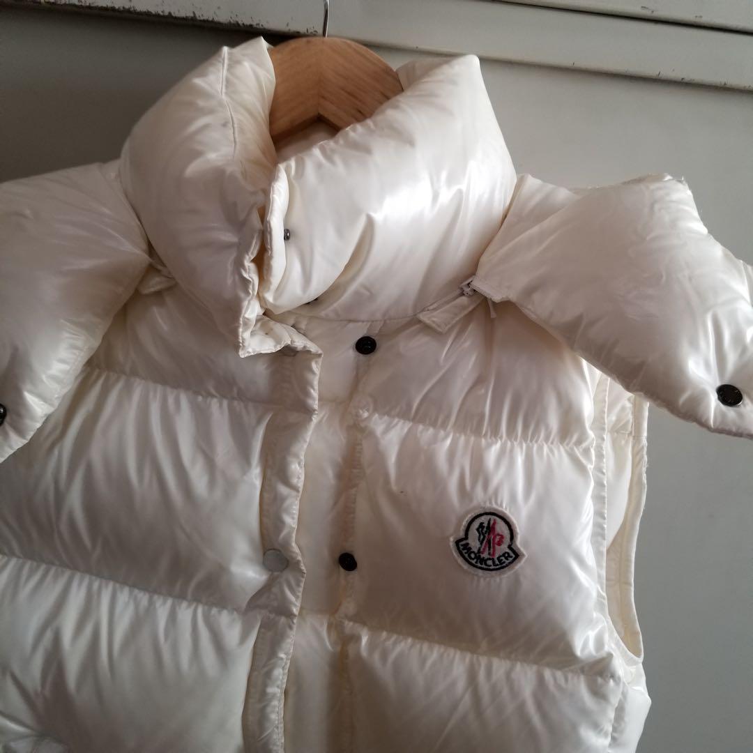破格値価格　モンクレール　白ダウンベストフード付き　人気デザイン　正規品