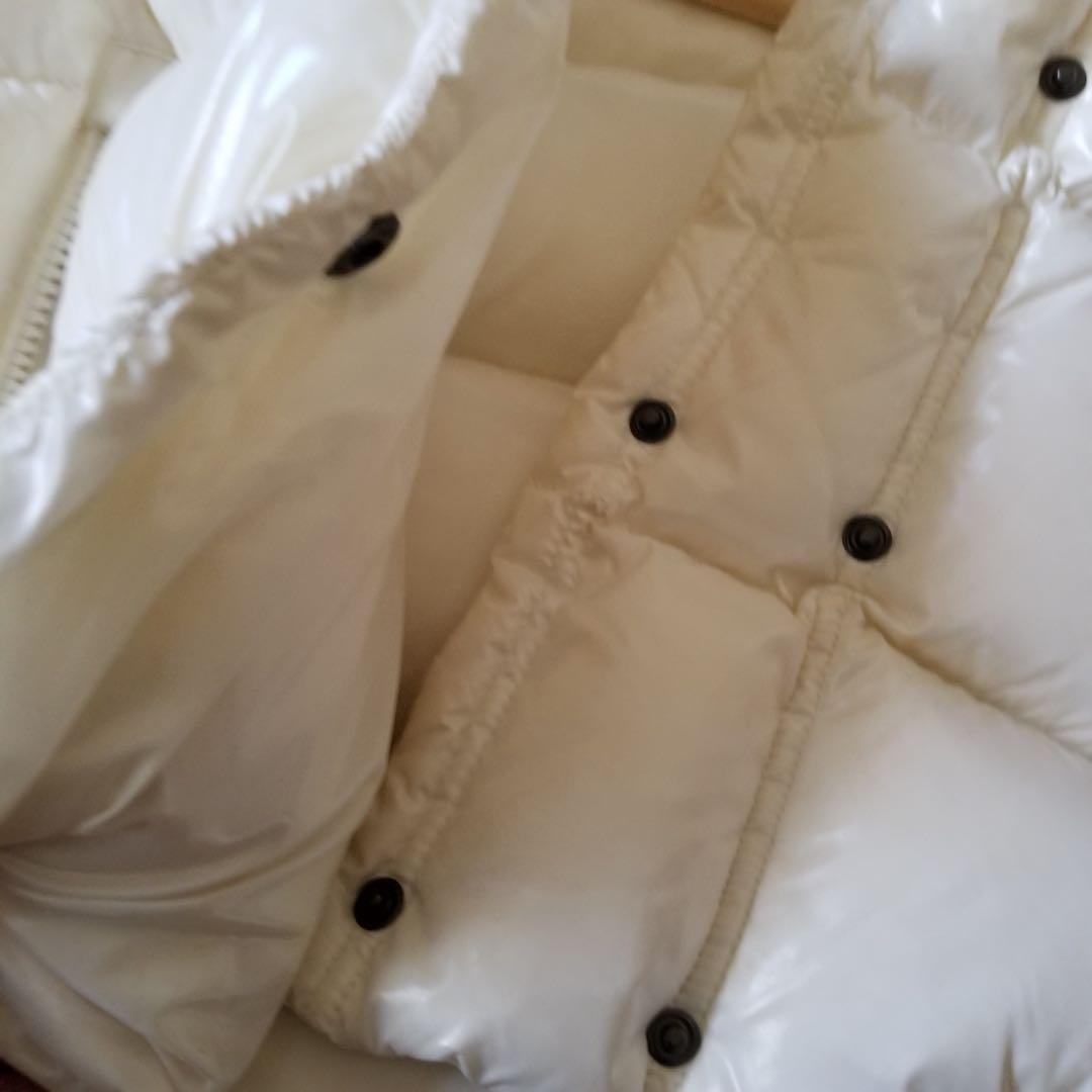 破格値価格　モンクレール　白ダウンベストフード付き　人気デザイン　正規品